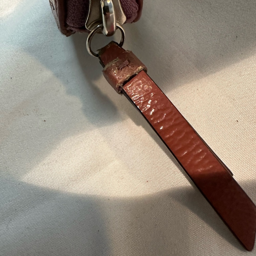 Authentic  Signature Coach Wallet - Picture 8 of 13
